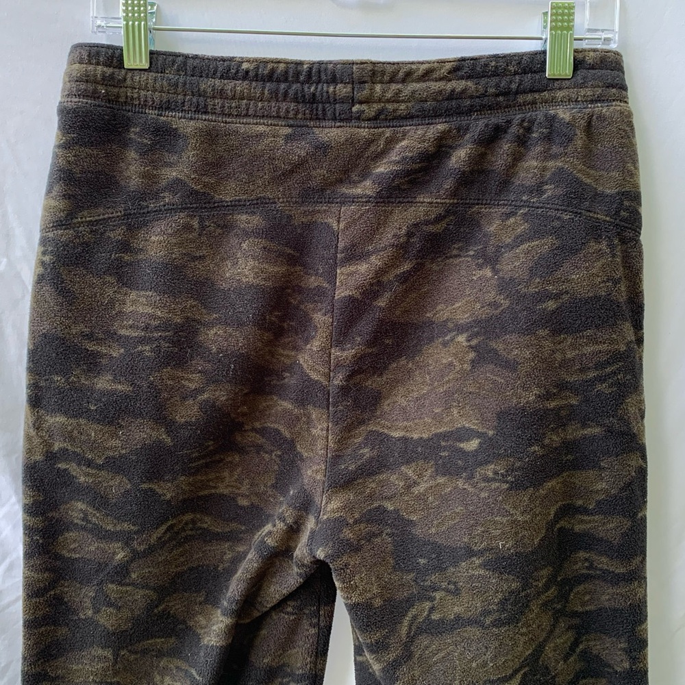 OLD NAVY forest camouflage fleece pants. Elastic waistband. Front pockets!